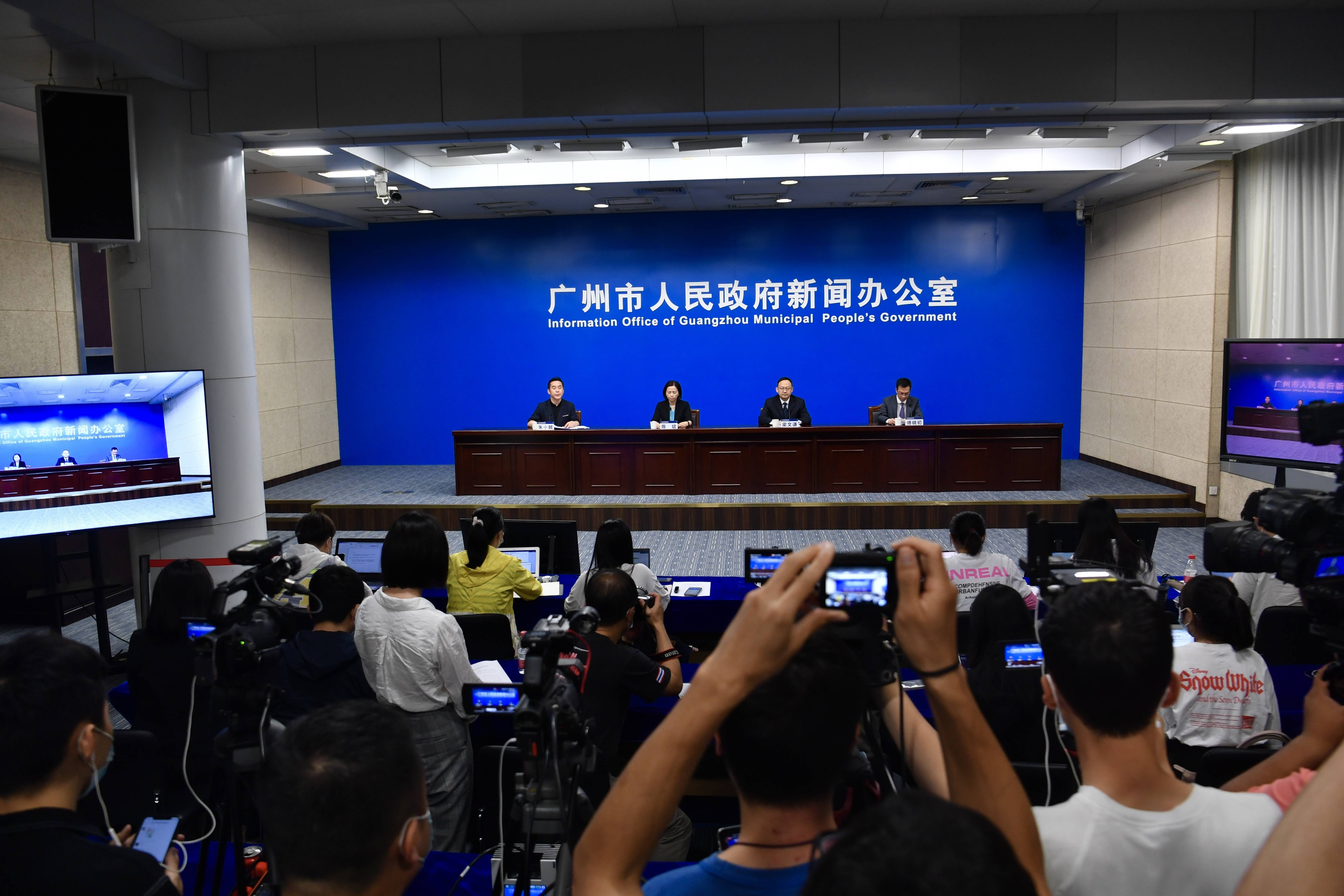 “大连8天215人感染:多人为大学生” 大连 感染者？-第2张图片
